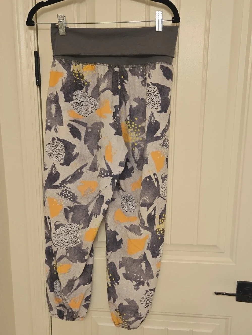 lululemon athletica Gray, Orange & Yellow Printed High-Waist Pants
